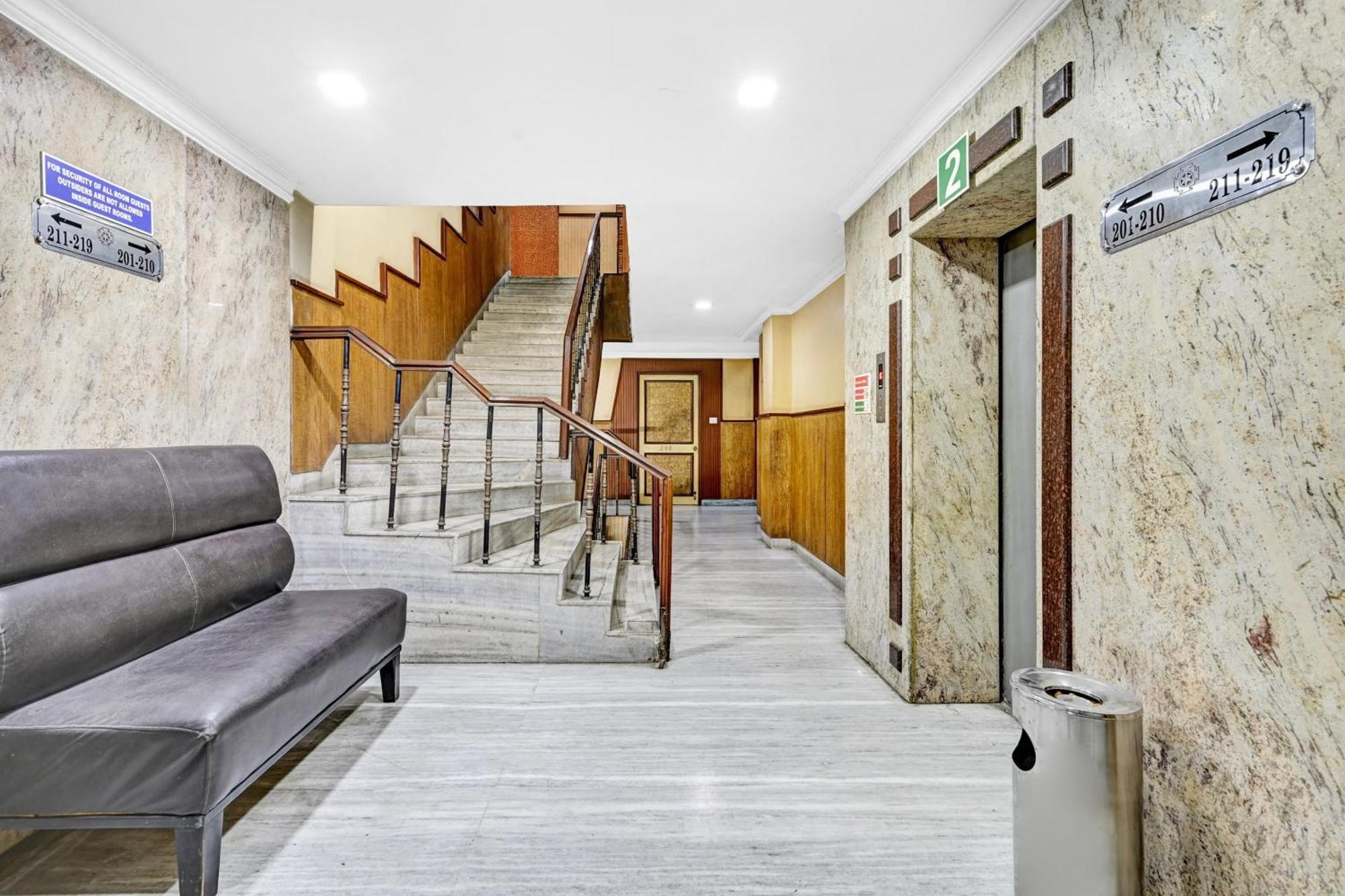 Super Townhouse Oak Hotel Belsons Taj Mahal Secunderabad ภายนอก รูปภาพ