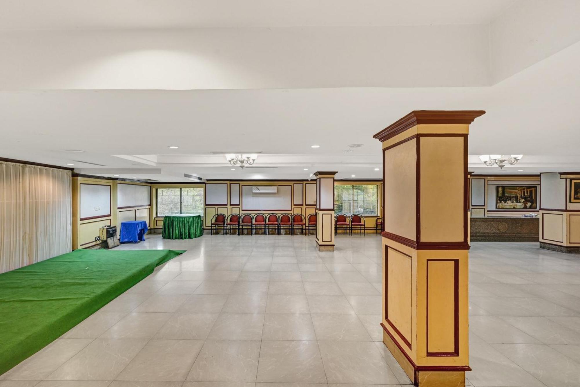Super Townhouse Oak Hotel Belsons Taj Mahal Secunderabad ภายนอก รูปภาพ