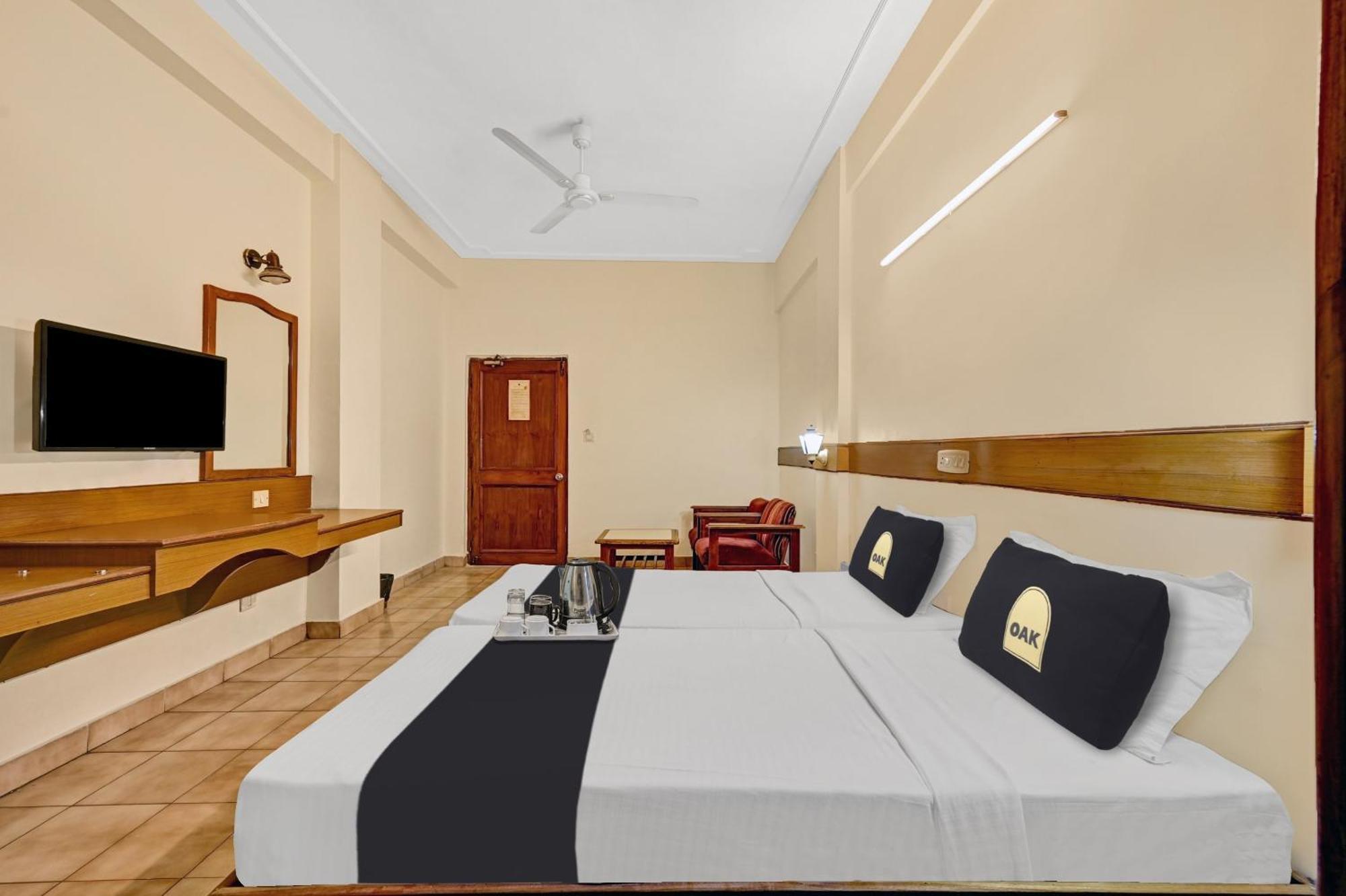 Super Townhouse Oak Hotel Belsons Taj Mahal Secunderabad ภายนอก รูปภาพ