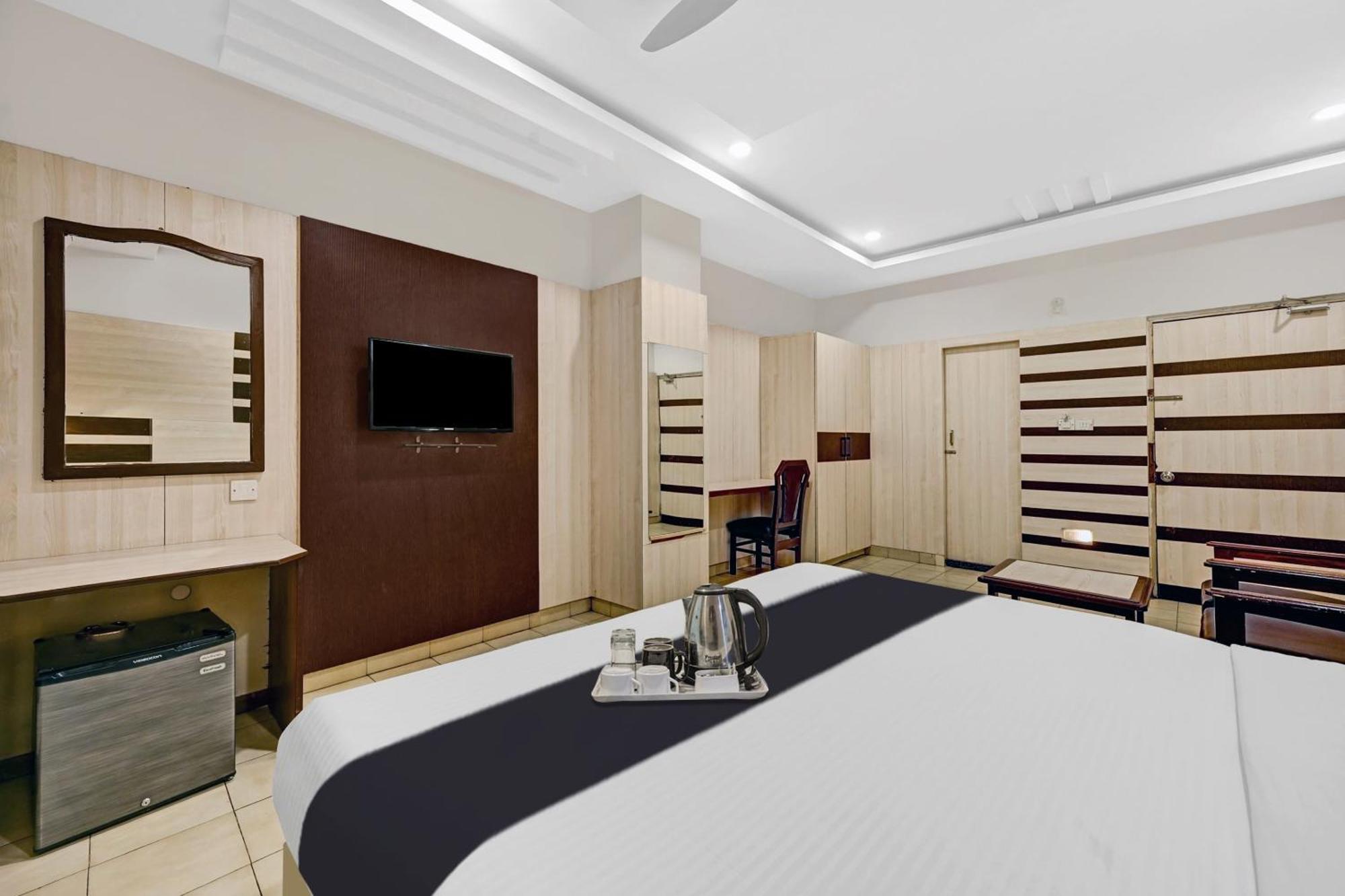 Super Townhouse Oak Hotel Belsons Taj Mahal Secunderabad ภายนอก รูปภาพ
